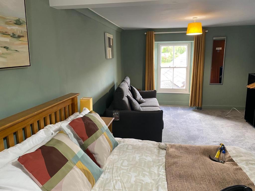 Kings Arms Hotel Llandysul Bagian luar foto